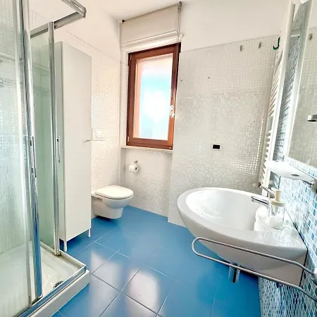 A 2 Passi Dal Mare Con Terrazza - 4 Posti Letto Apartament *